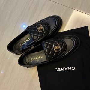 CHANEL Black Quilted Leather Flats